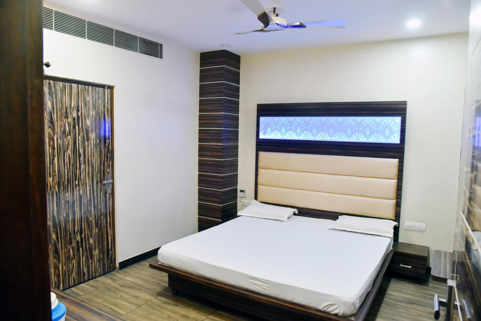 Hotel Midtown & Restaurant Jhunjhunu Екстериор снимка
