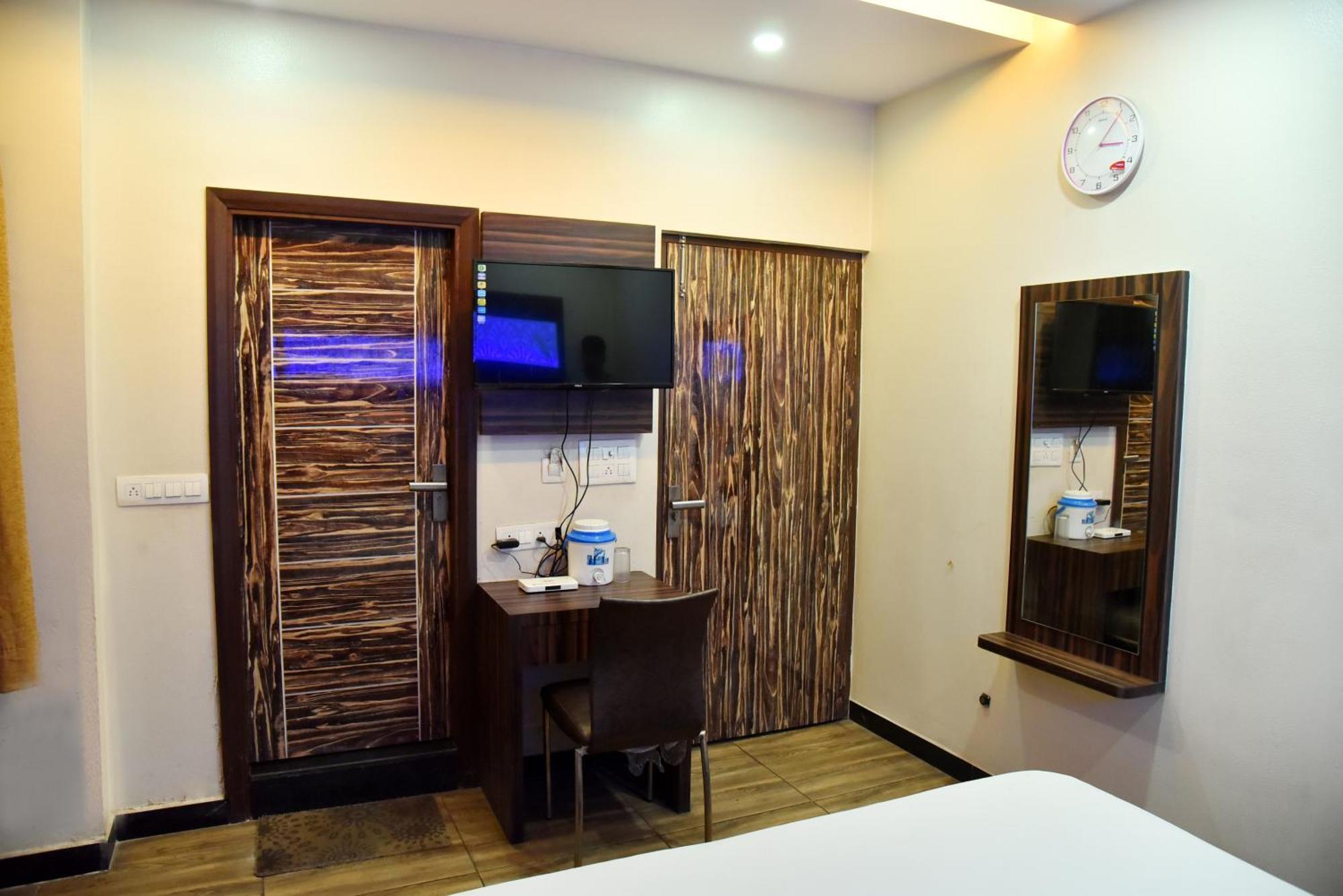 Hotel Midtown & Restaurant Jhunjhunu Екстериор снимка