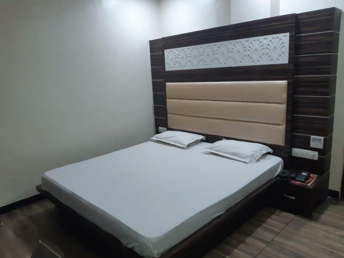 Hotel Midtown & Restaurant Jhunjhunu Екстериор снимка